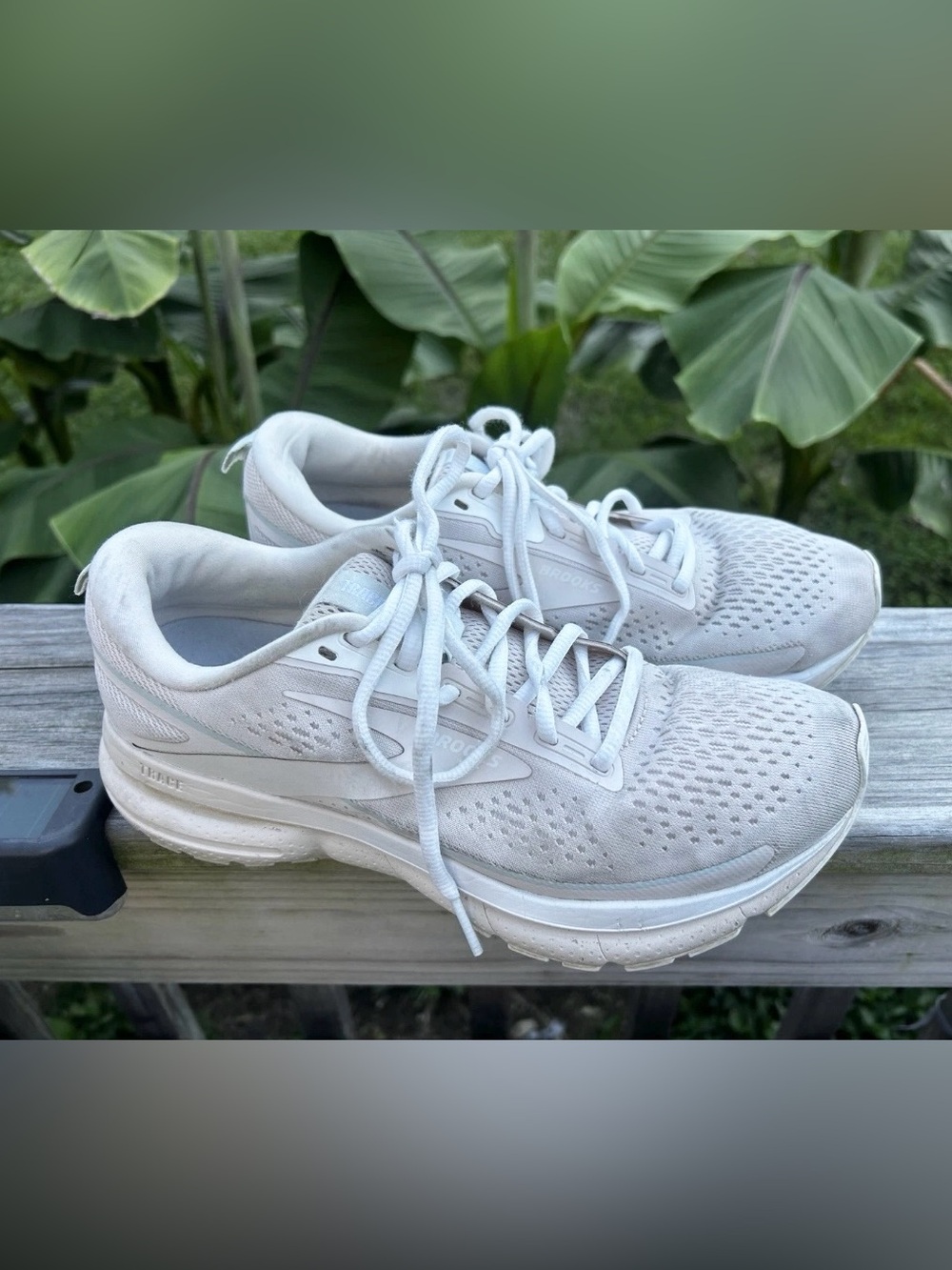 Brooks Trace 3 Crystal Grey/Blue Glass 1204011B270 Women’s Size 8.5B